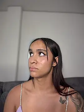 Онлайн чат XXX Isabella-Teen