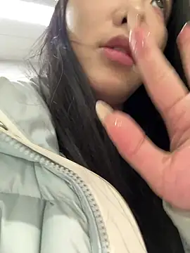 lucy2027 在線直播表演