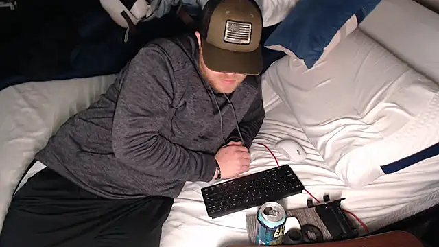 DaddyRyan1996: διαδικτυακό σόου στην κάμερα