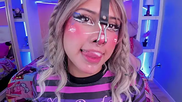 miss___megan Adlı Modelin Canlı XXX Sohbeti