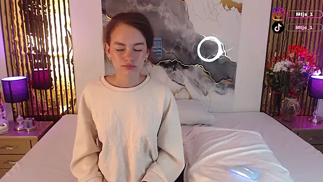 MiticaBrennet_ Chat XXX in diretta