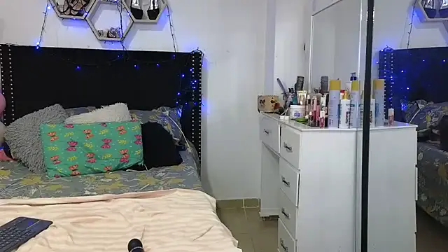 Chat XXX en directo de charlotte_077