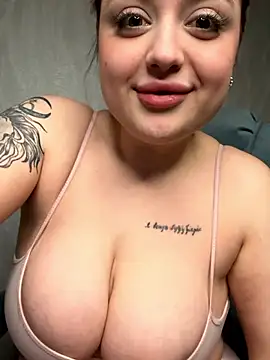 Chatroom XXX en direct de KellyMoors