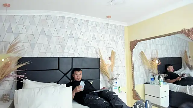 Show modela AronGarcia na web-kameri