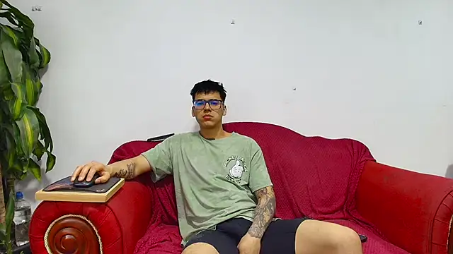 kiindred_ élő XXX-chatje