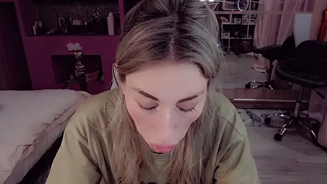 AnnieGOld_ élő XXX-chatje