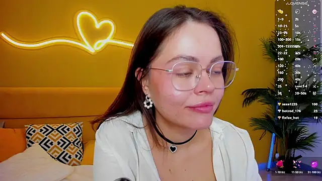 Chat +18 de Kelly_Cuutie ao vivo