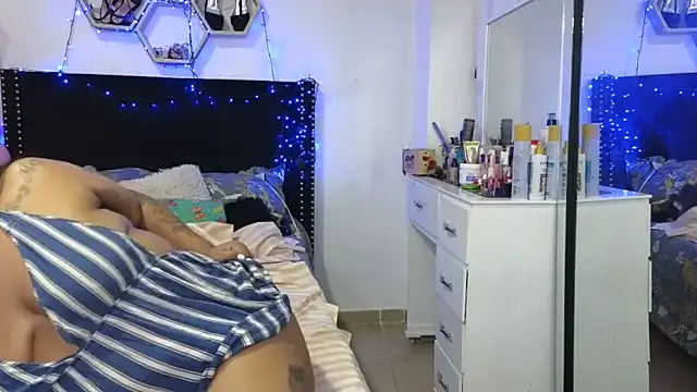 charlotte_077 লাইভ XXX চ্যাট