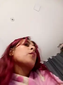 EmiilyFoxx09 Adlı Modelin Canlı XXX Sohbeti