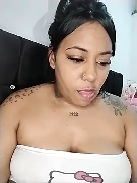 emma_purple_n Webbikameraesitys