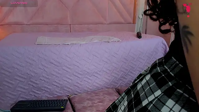 DemiJones_: онлайн-секс-чат