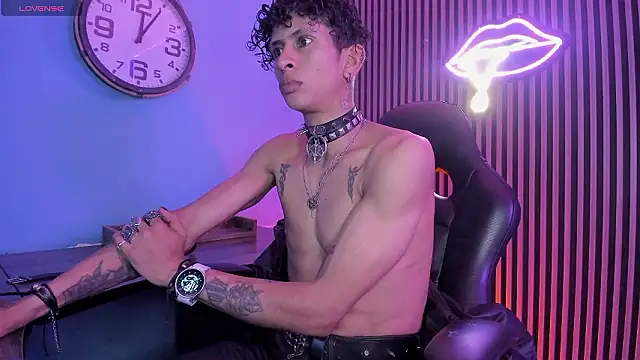 Show modela Maximoking26 na web-kameri