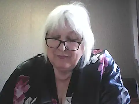 Alexia64231: онлайн-секс-чат