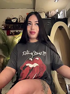 BigDominaMia élő XXX-chatje