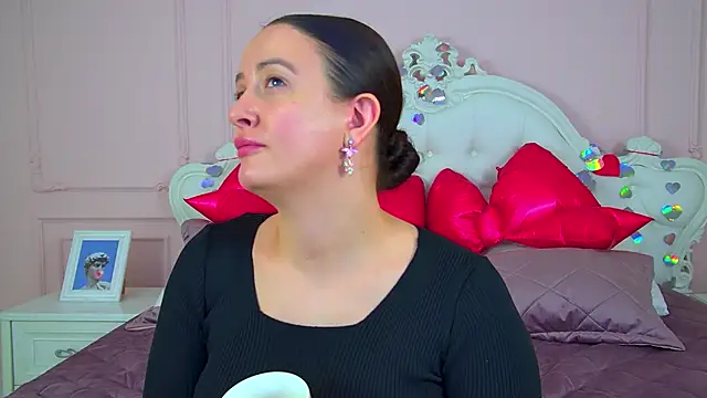 ElinaBellucci 即時 XXX 聊天