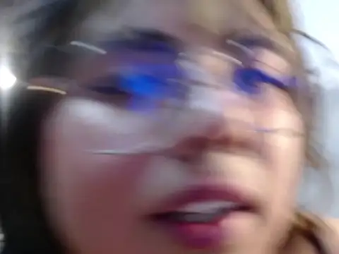 YiniBelle 现场XXX聊天