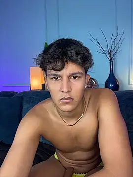 Leo_Savage_ Adlı Modelin Canlı XXX Sohbeti