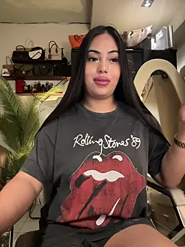 BigDominaMia's Webcam Show