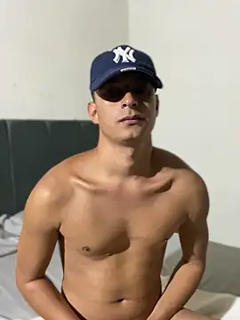 Tubebesotelindo élő XXX-chatje