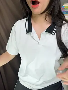 Voyerra_g élő XXX-chatje