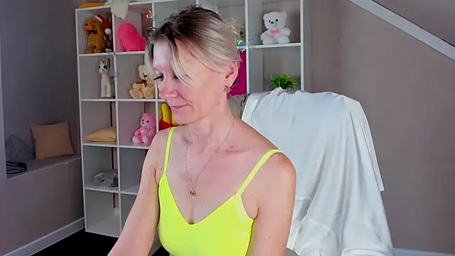 Julie_Lucas Chat XXX live