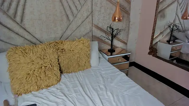 XXX chat uživo modela EmeelyMuller