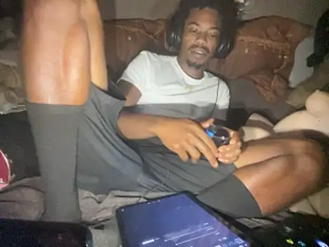 SlimeCrownzOut5 élő XXX-chatje