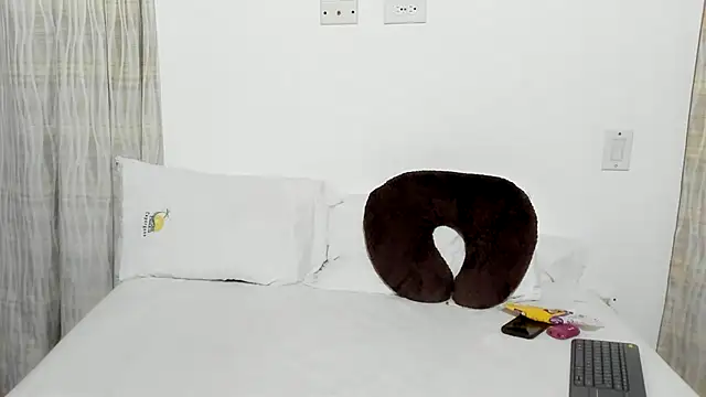 RedNDizzy's Live XXX Chat