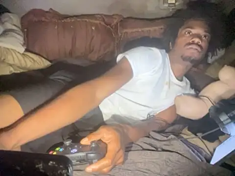 SlimeCrownzOut5 élő XXX-chatje