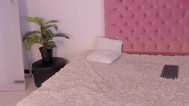 chloe_and_leider 即時 XXX 聊天