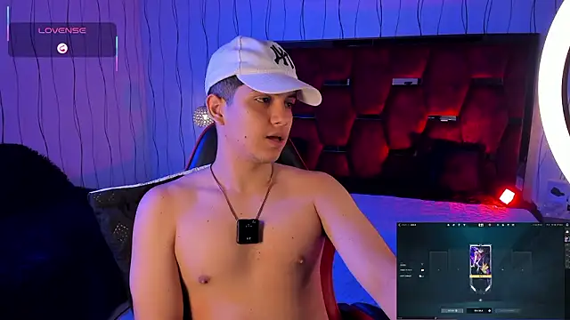 Brat_'s Live XXX Chat