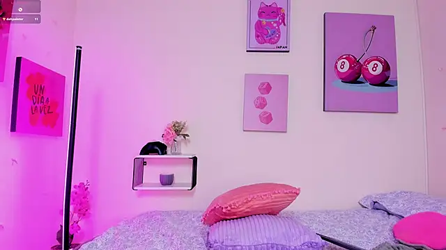 NaeniaDemon_ élő XXX-chatje