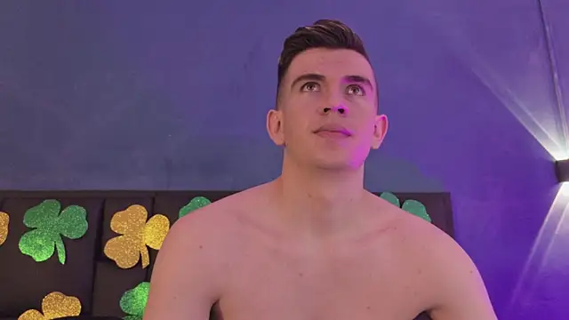 MikaelSlow 即時 XXX 聊天