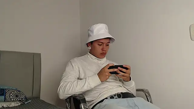 alex-lover 即時 XXX 聊天