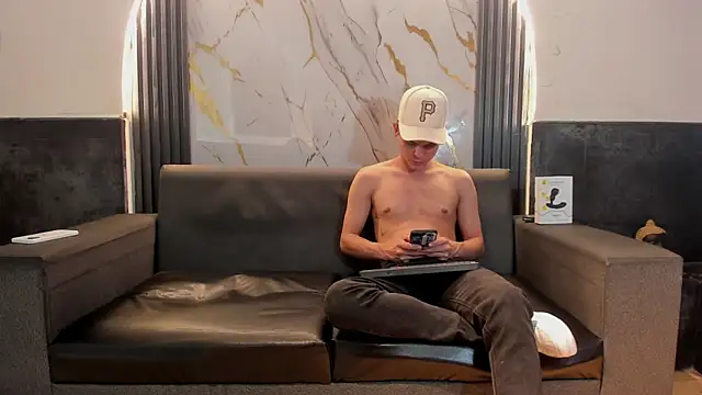 liam_coleman25: онлайн-секс-чат