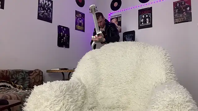 Huntall77 即時 XXX 聊天