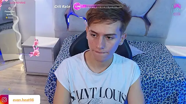 EVAN_TAY: онлайн-секс-чат