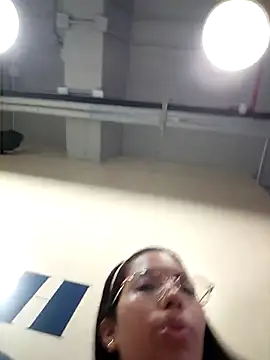 Chatroom XXX en direct de SheenaBrooke