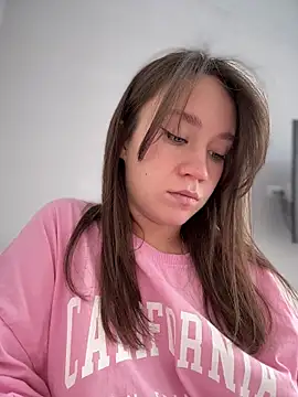 QuietNicole Show in webcam