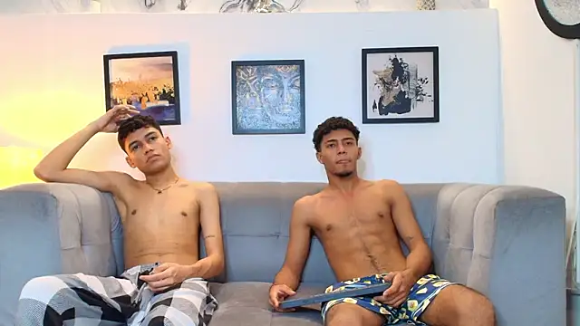 Chat XXX ao vivo de COUPLES_BOYS