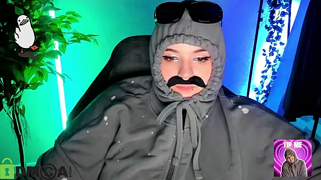 Mia_R0ss Chat XXX in diretta