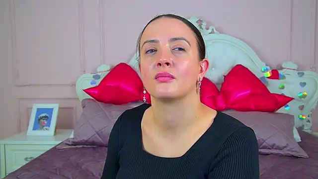 ElinaBellucci élő XXX-chatje