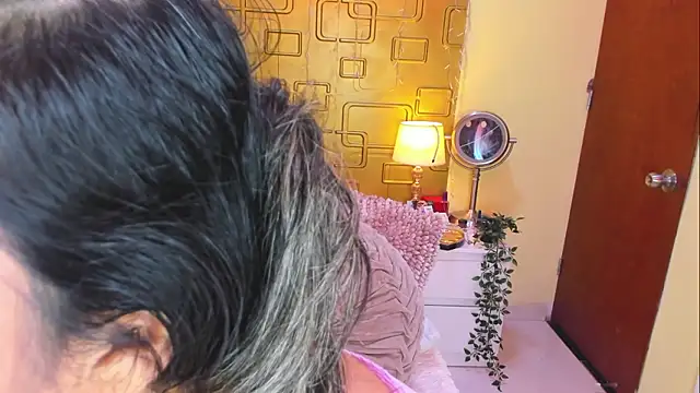 Julia_Haye Adlı Modelin Canlı XXX Sohbeti