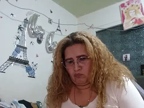 Perla1981-- – Live XXX-chat