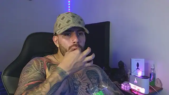 Ades_Lowe Chat XXX in diretta