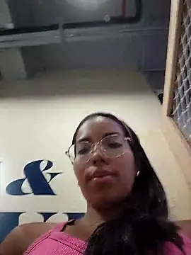 Chat +18 de SheenaBrooke ao vivo