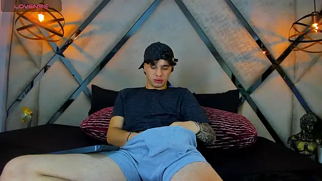 EXCLUSIVE8 Chat XXX in diretta