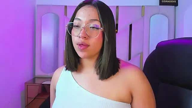 IsabellRodriguez18 élő XXX-chatje