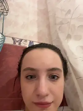 MiaTee élő XXX-chatje