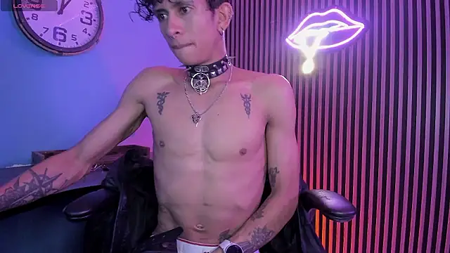 Maximoking26's Live XXX Chat